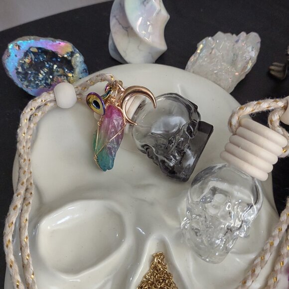 Blue Cotton Candy Scented Skull Car Diffuser with Rainbow Quartz Witchy Pendant - Picture 4 of 10